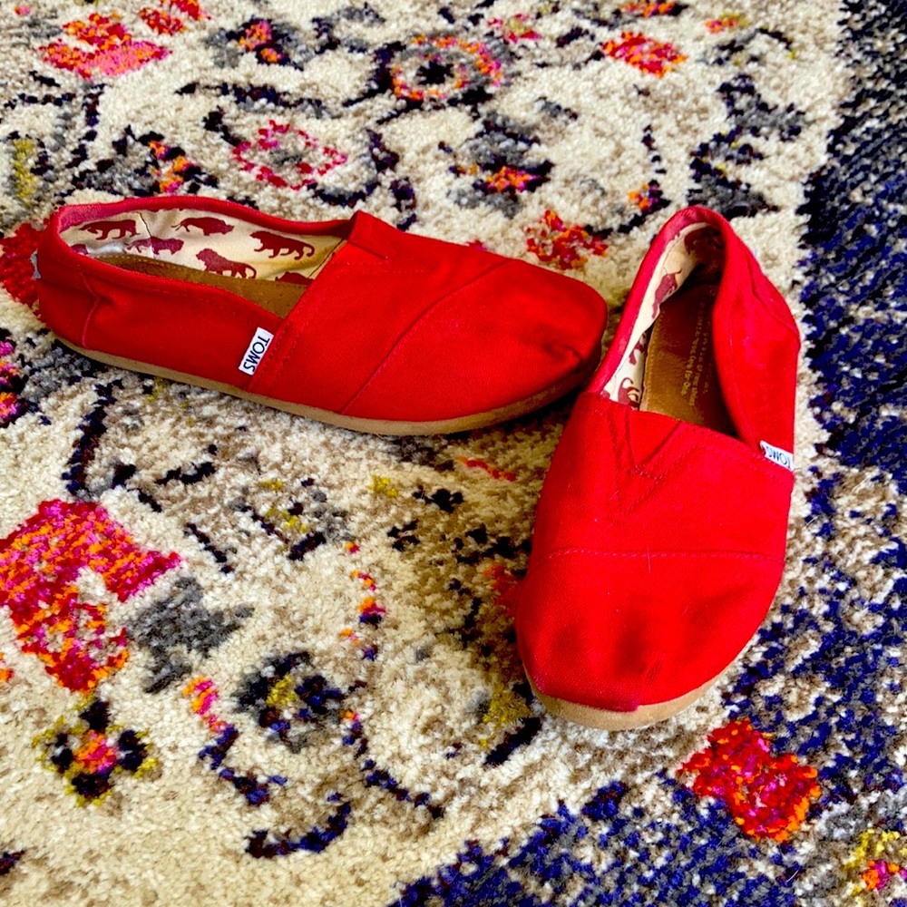TOMS Red flats
